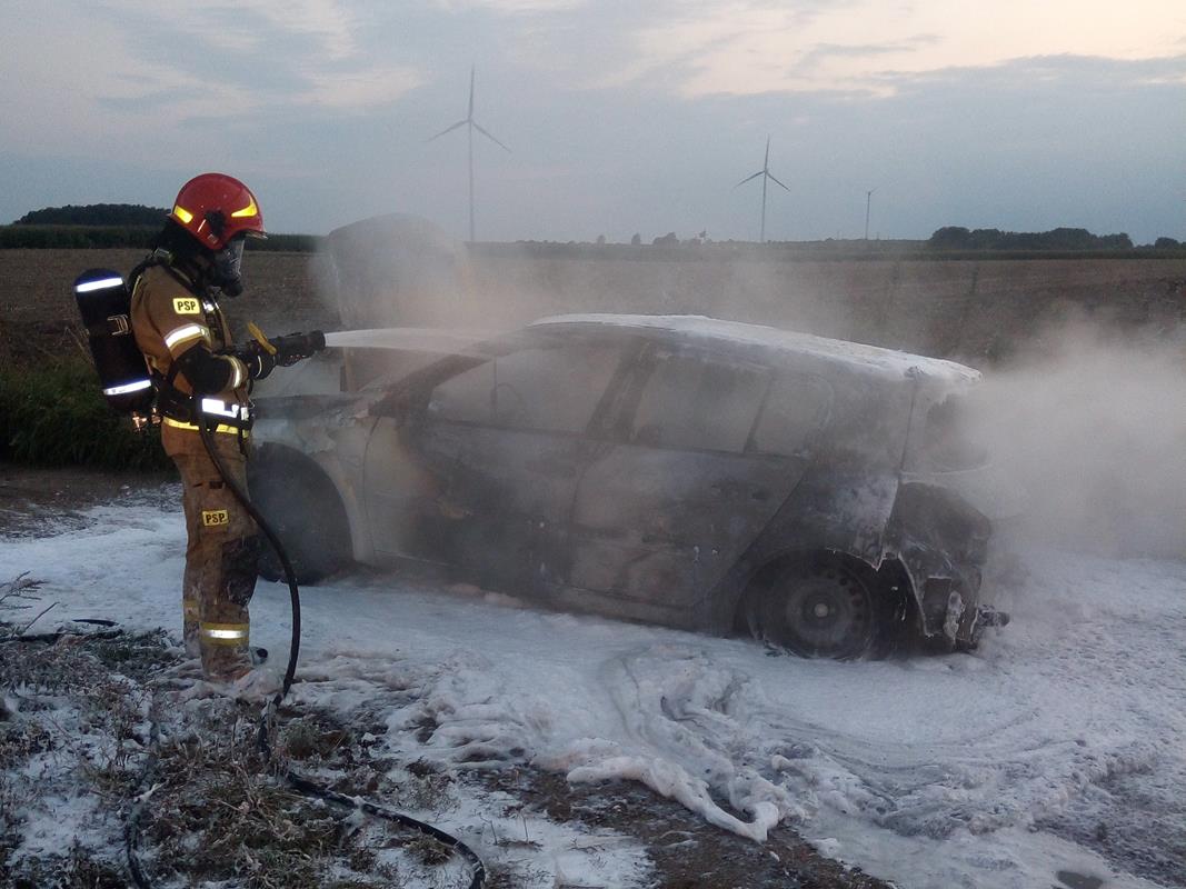 Pożar auta na przejeździe w Bielsku Podlaskim. Gdy